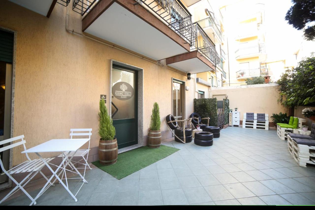 Residence Corallo Аласио Екстериор снимка