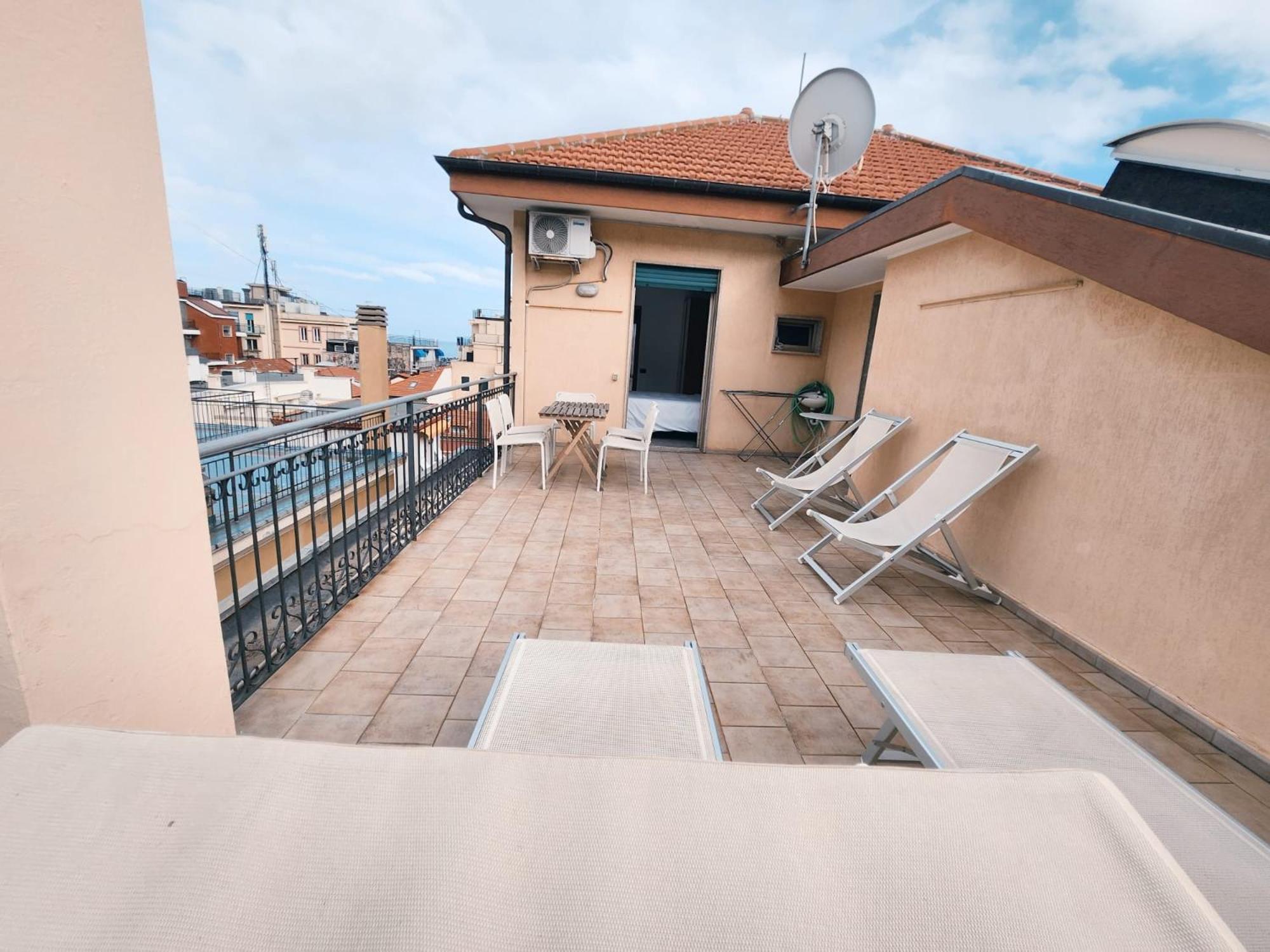 Residence Corallo Аласио Екстериор снимка